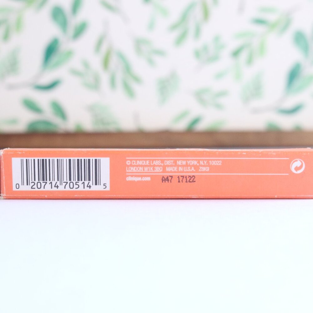 Clinique | Happy Rollerball Fresh Vibrant Citrus Floral Fragrance 0.34 fl oz - Picture 6 of 11